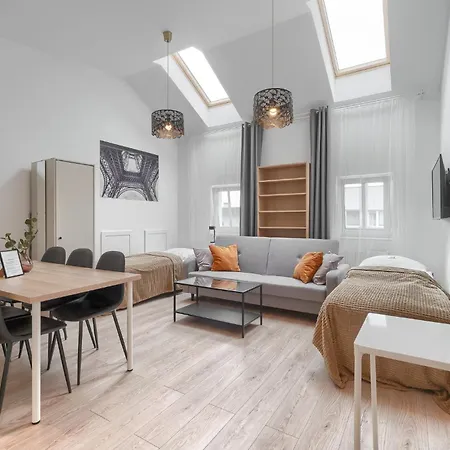 Kamienica Centrum 18 *